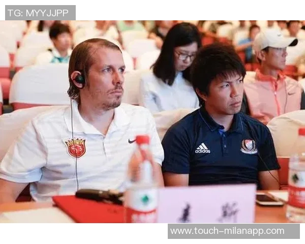 探索韩国足球鞋品牌的崛起与创新之路，助力球员提升竞技表现