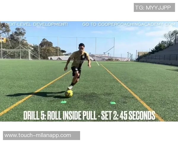 足球拨球过人技巧视频解析助你提升球技与比赛表现